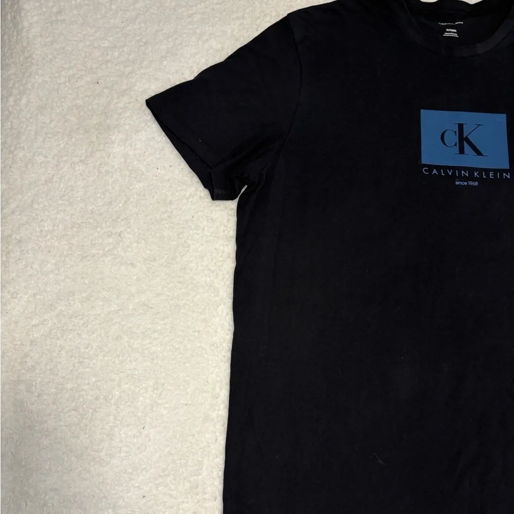 Calvin Klein Men Black Front Logo Graphic Short Sleeve T-shirt